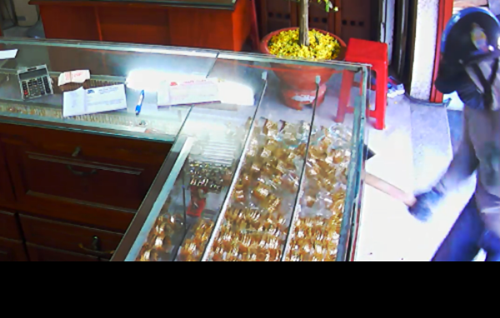 Hung thủ dùng búa cướp tiệm vàng trong dịp Tết ra đầu thú ảnh 1