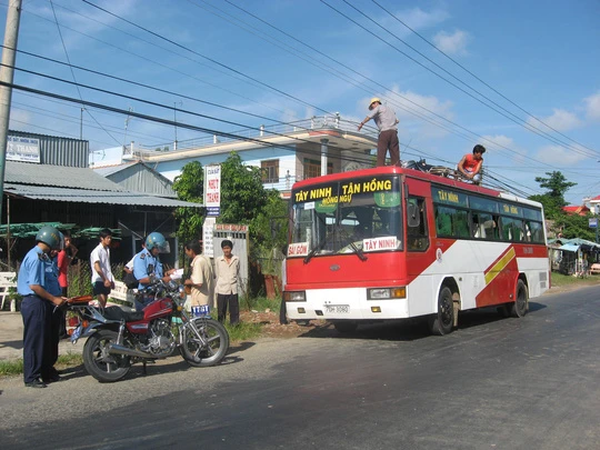 Bắt giữ nguyên chánh thanh tra Sở GTVT tỉnh Đồng Tháp