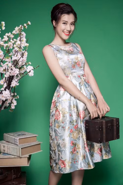 a hau hoang oanh goi y mix do cho phai dep dau xuan hinh anh 13