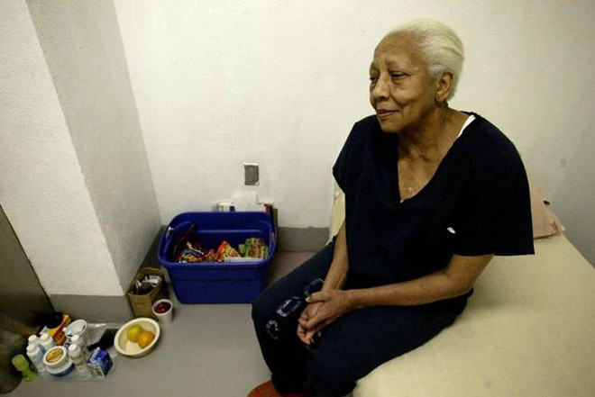 Doris Payne tại nhà tạm giữ của cảnh sát California