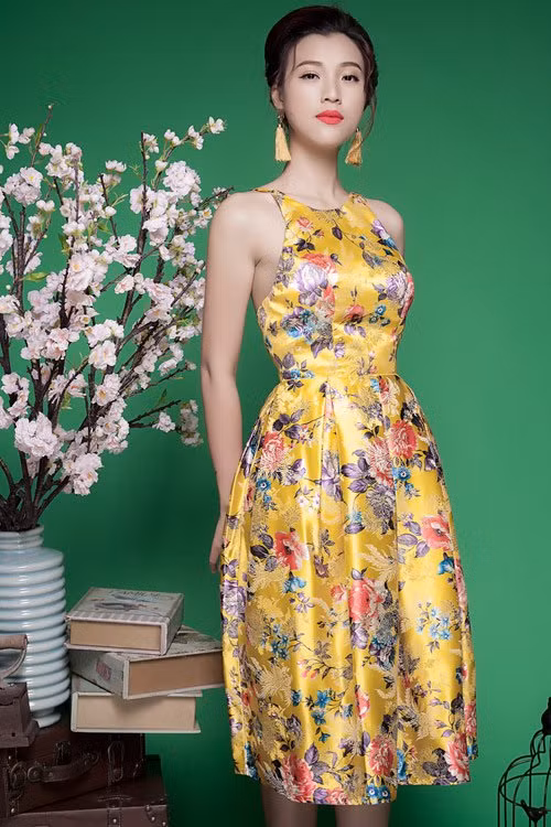 a hau hoang oanh goi y mix do cho phai dep dau xuan hinh anh 2