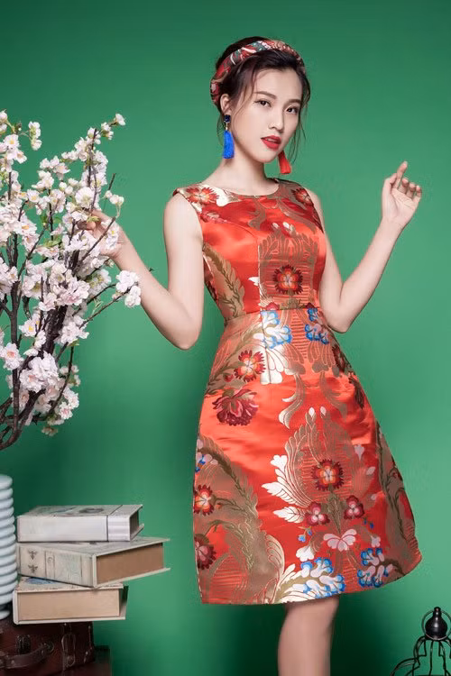 a hau hoang oanh goi y mix do cho phai dep dau xuan hinh anh 11