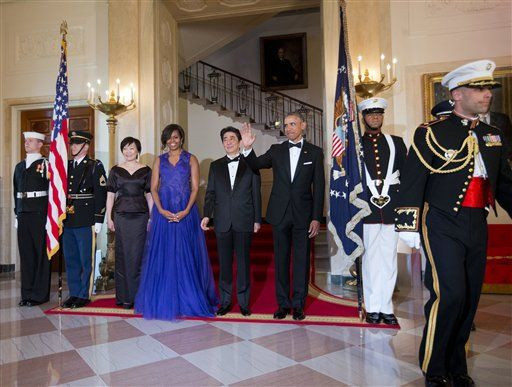 Ông Obama ngâm thơ tặng thủ tướng Nhật ảnh 1 http://www.japantoday.com/images/size/x/2015/04/dinner.jpg