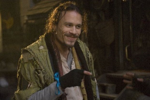 Loạt bom tấn Hollywood thành công dù diễn viên chính đã qua đời