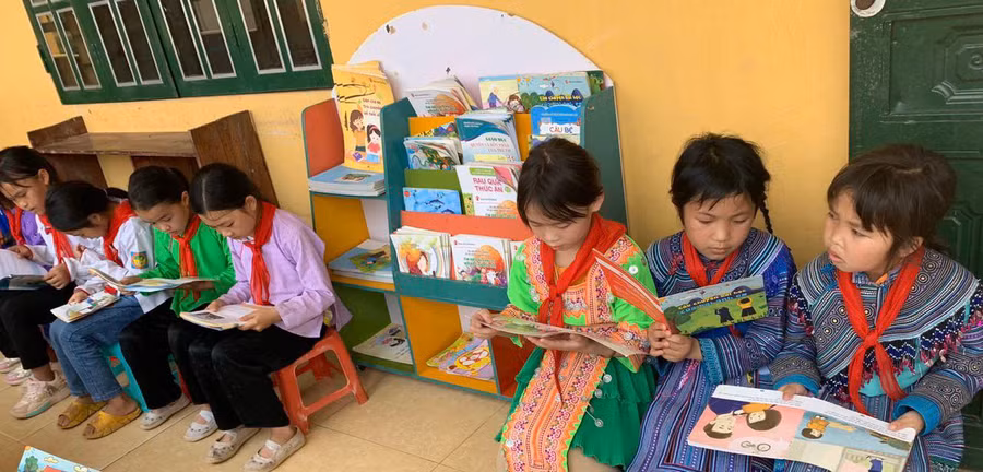 Học trò bị thu hút bởi các hoạt động bổ ích ngày hội.