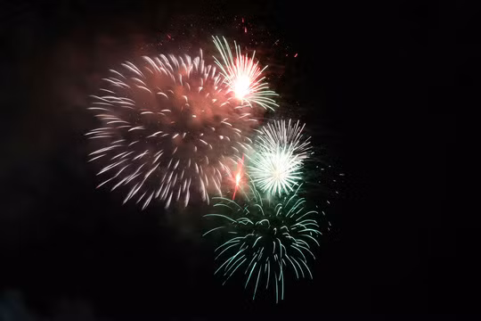  Ngoài ra còn ba điểm bắn pháo hoa khác là: công viên văn hóa Đầm Sen, khu đền tưởng niệm liệt sĩ Bến Dược (Củ Chi), sân bóng đá Cần Giờ. 