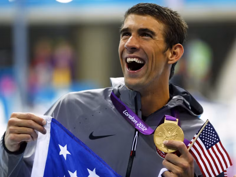 Vận động viên bơi lội Michael Phelps ngủ trong căn phòng tương đương ở độ cao 2.600-2.700 m. Bằng cách đặt phòng ngủ trên cao, Phelps làm giảm lượng oxy trong phòng. Điều này khiến cơ thể anh phải làm việc vất vả hơn để sản xuất ra nhiều tế bào máu hơn và cung cấp oxy cho cơ bắp. Nó cũng giúp tăng sức bền, giúp anh chuẩn bị tốt hơn cho các cuộc thi.
