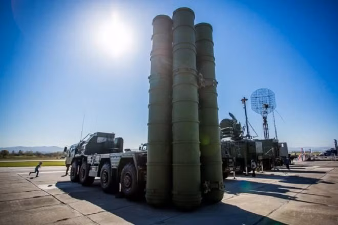 Tổ hợp phòng không S-400 của Nga.
