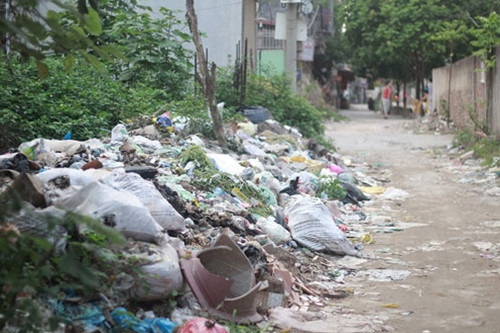 Hình ảnh ô nhiễm môi trường ở hồ Đầm Hồng.