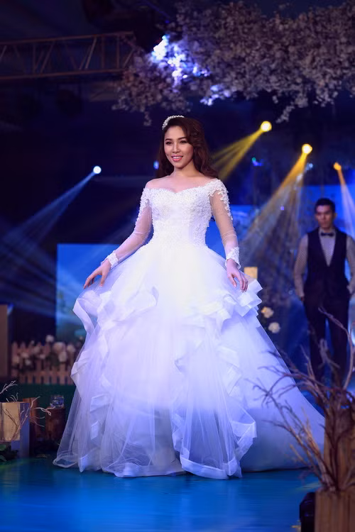 quynh thu mac vay cuoi thon gon ben ngoc tinh - 4