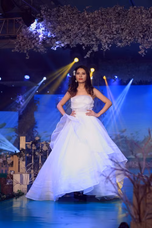 quynh thu mac vay cuoi thon gon ben ngoc tinh - 15