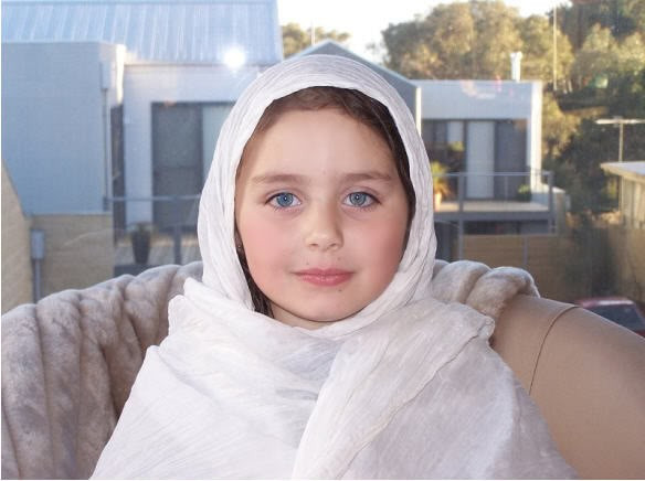 Người Berber ở Morocco: Tộc người Berber sống chủ yếu ở Morocco, Bắc Phi, và trên dãy Atlas. Họ có da trắng, mắt xanh và tóc sáng màu (vàng hoặc đỏ), mũi cao như những người phương Tây.