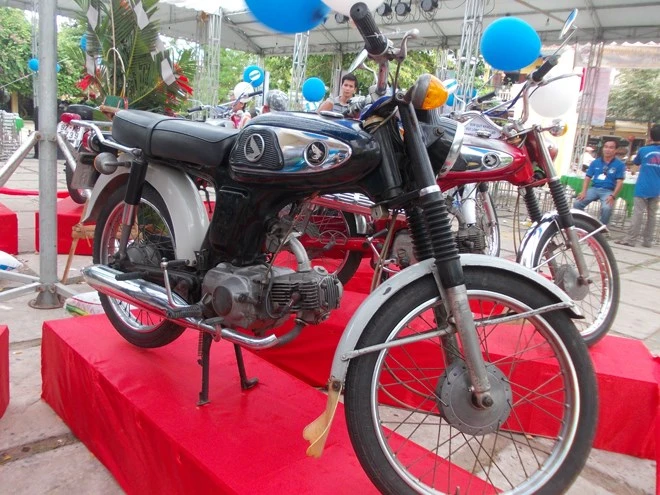 Chiêm ngưỡng xe Honda 67 nguyên bản giữa lòng phố cổ