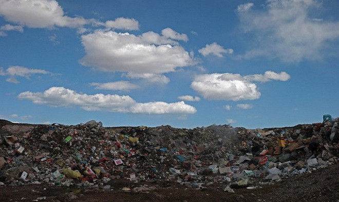 Hồ lớn nhất Trung Quốc ngập rác sau tuần lễ vàng ảnh 3