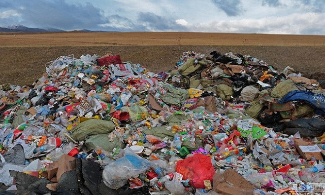 Hồ lớn nhất Trung Quốc ngập rác sau tuần lễ vàng ảnh 4