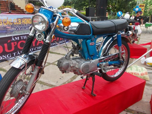 Chiêm ngưỡng xe Honda 67 nguyên bản giữa lòng phố cổ - ảnh 2