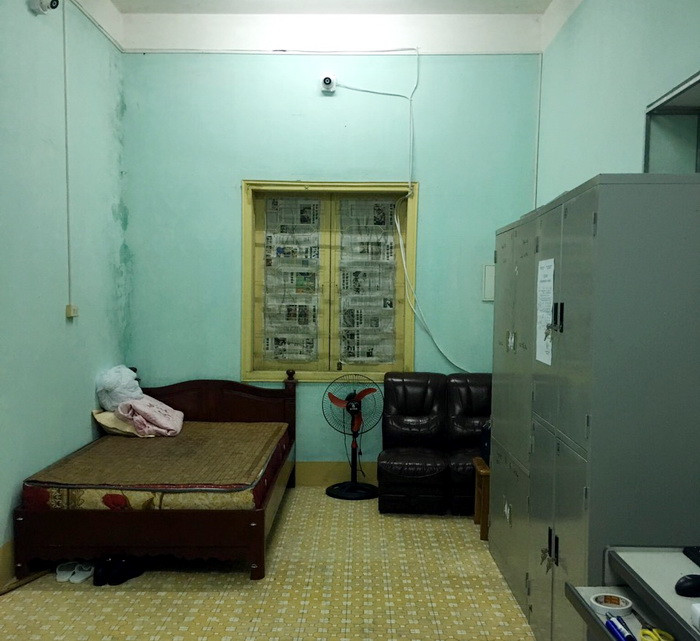 Phòng bảo quản đề thi, bài thi tại trường THPT Phủ Thông (huyện Phủ Thông, Bắc Cạn) giảng viên của Trường ĐH Khoa học làm phó trưởng điểm thi, sẽ ăn ngủ tại đây bảo quản đề thi, bài thi. Trên tường có gắn camera an ninh, giám sát 24/24h trong suốt ba ngày khâu coi thi diễn ra (từ 25-27/6) Phòng bảo quản đề thi, bài thi tại trường THPT Phủ Thông (huyện Phủ Thông, Bắc Cạn) giảng viên của Trường ĐH Khoa học làm phó trưởng điểm thi, sẽ ăn ngủ tại đây bảo quản đề thi, bài thi. Trên tường có gắn camera an ninh, giám sát 24/24h trong suốt ba ngày khâu coi thi diễn ra (từ 25-27/6)