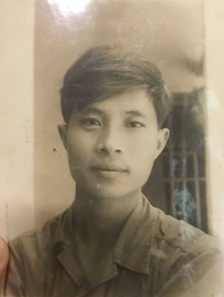 Chân dung người chiến sĩ - nhiếp ảnh chiến trường Phan Tứ Kỷ. Chân dung người chiến sĩ - nhiếp ảnh chiến trường Phan Tứ Kỷ.