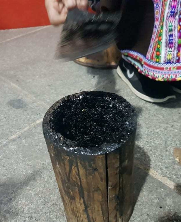 Thuốc nhuộm răng của người Lự. Thuốc nhuộm răng của người Lự.