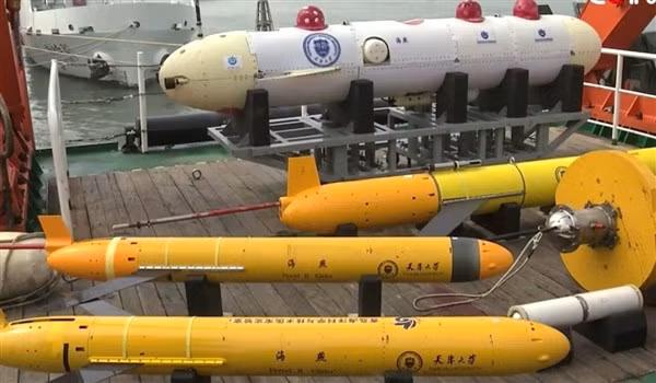 Thiết bị lặn không người lái thu thập dữ liệu từ Vịnh Mariana.