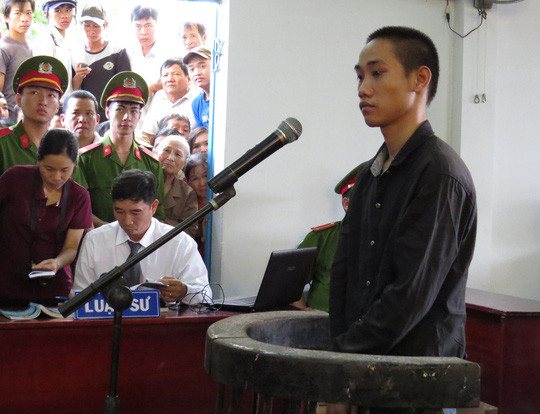 Tử hình kẻ giết người rồi giả vờ báo tin cho công an ảnh 1 Bị cáo Nguyễn Văn Thái bị tòa tuyên tử hình cho 2 tội giết người và cướp tài sản