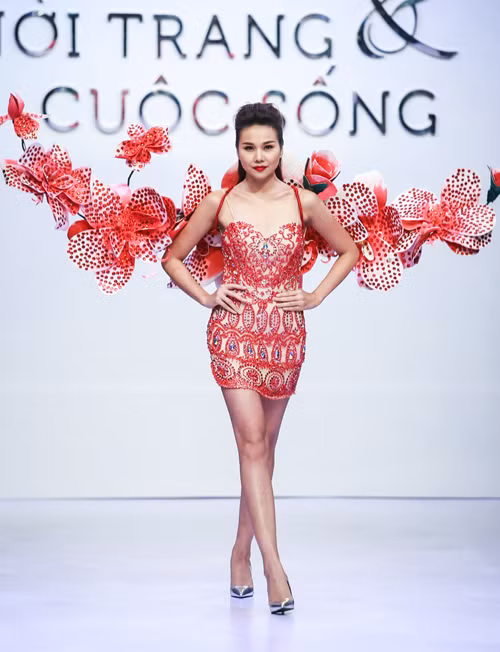 Sao đẹp tuần qua: Huyền My khiến cánh mày râu mê mệt ảnh 9