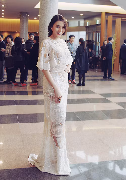 Sao đẹp tuần qua: Huyền My khiến cánh mày râu mê mệt ảnh 8