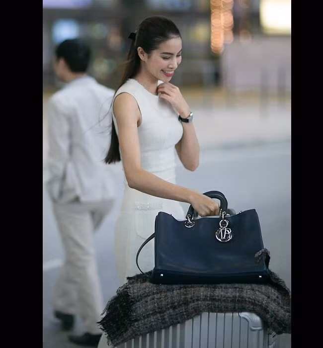 5 nàng hậu Việt "lên đời" với đồ hiệu hậu đăng quang ảnh 3