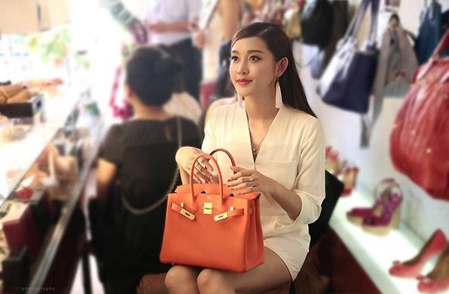 5 nàng hậu Việt "lên đời" với đồ hiệu hậu đăng quang ảnh 23