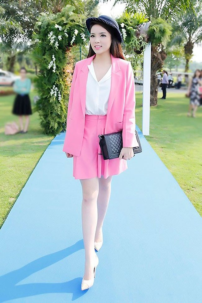 5 nàng hậu Việt "lên đời" với đồ hiệu hậu đăng quang ảnh 18