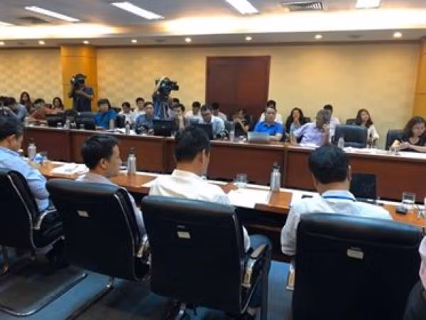 Phóng viên các cơ quan báo chi tham dự họp báo