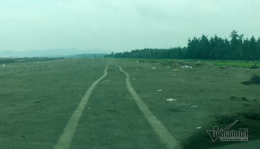 Tài xế taxi Mai Linh gây tai nạn, chở bé gái 11 tuổi xuống biển lúc tối muộn ảnh 3 Tài xế taxi Mai Linh gây tai nạn, chở bé gái 11 tuổi xuống biển lúc tối muộn