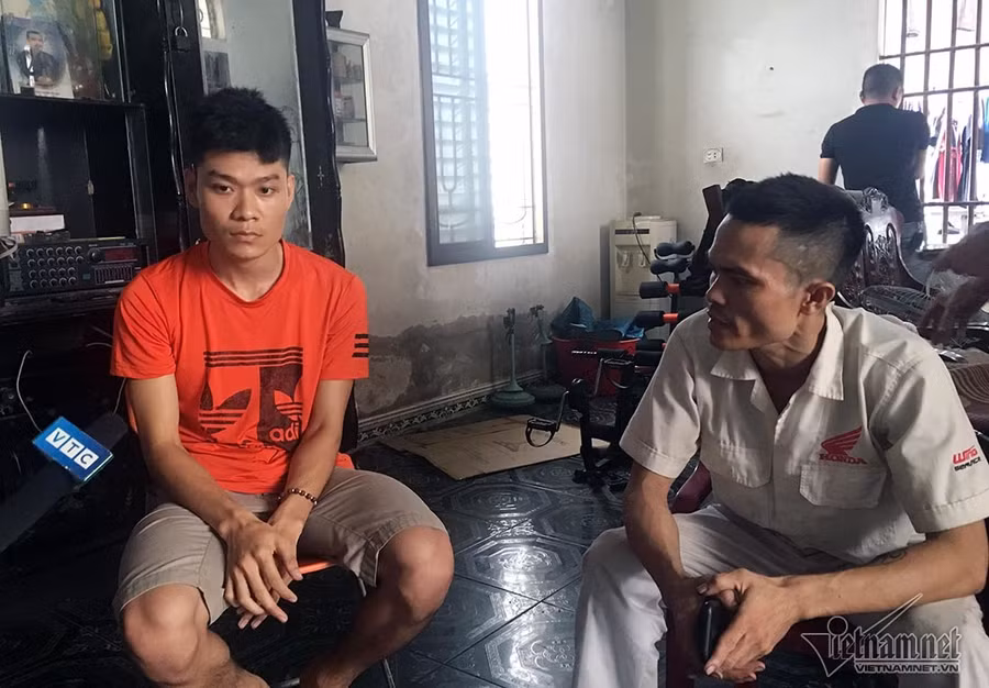 Anh Thái Bá Tuấn, chú ruột bé Tr. (trái).