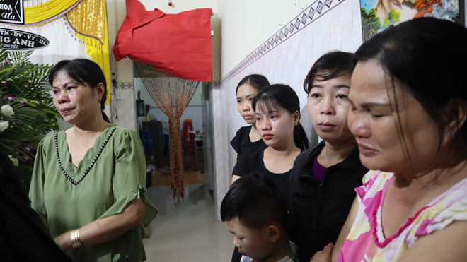 Đám tang cô gái chết vì TNGT: Chú rể từ Nhật về 