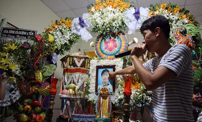 Đám tang cô gái chết vì TNGT: Chú rể từ Nhật về 