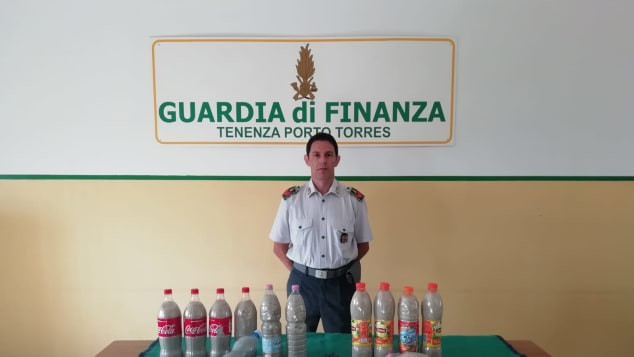 Số cát bị cảnh sát thu giữ.