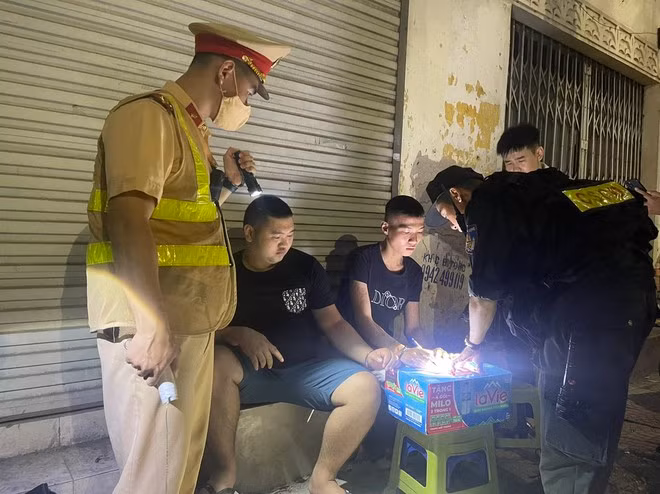 Tổ công tác Y1/141 phát hiện 2 đối tượng tàng trữ trái phép ma túy.