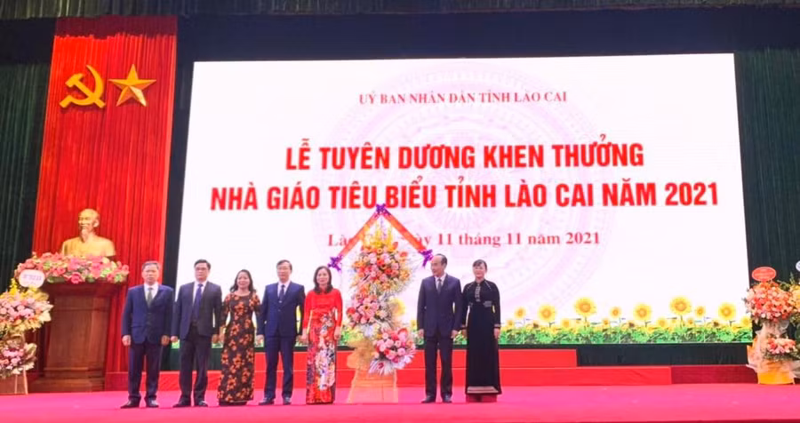 Lễ tuyên dương khen thưởng nhà giáo tiêu biểu tỉnh Lào Cai.