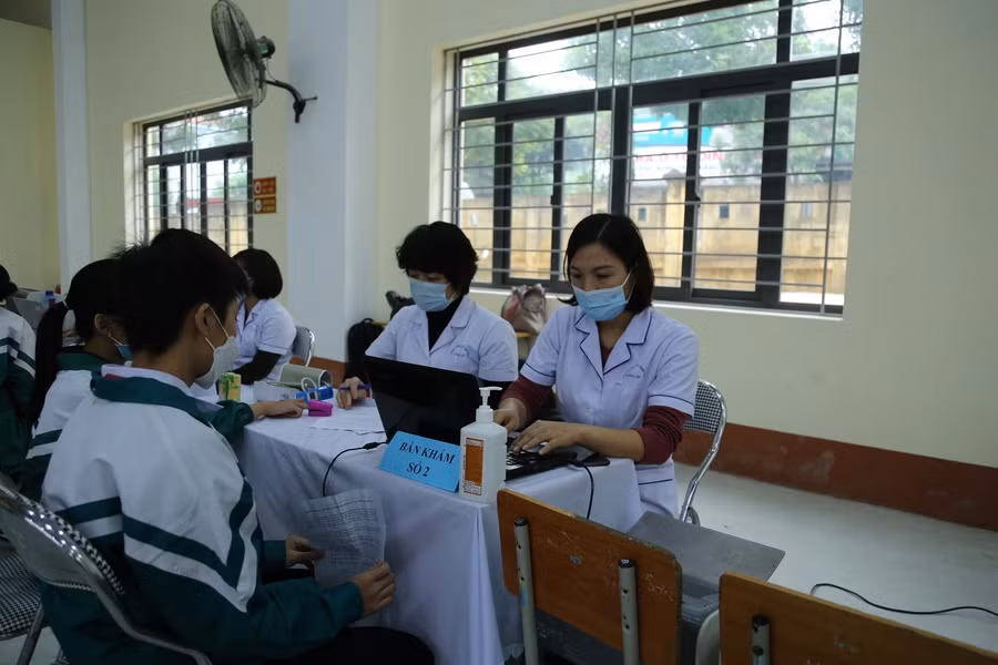 Hơn 7.000 học sinh khối THCS thành phố Lào Cai được tiêm vắc xin phòng Covid-19. 