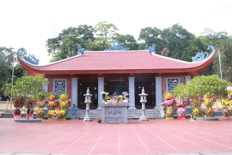 Chính điện Đền thờ....