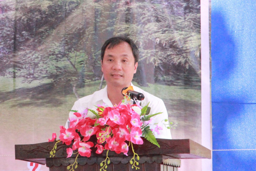 Bí thư Tỉnh ủy Hoàng Trung Dũng đánh giá cao trách nhiệm của Ban Quản lý khu bảo tồn thiên nhiên Kẻ Gỗ, UBND huyện Cẩm Xuyên và đơn vị thi công. (Ảnh: Vũ Long)