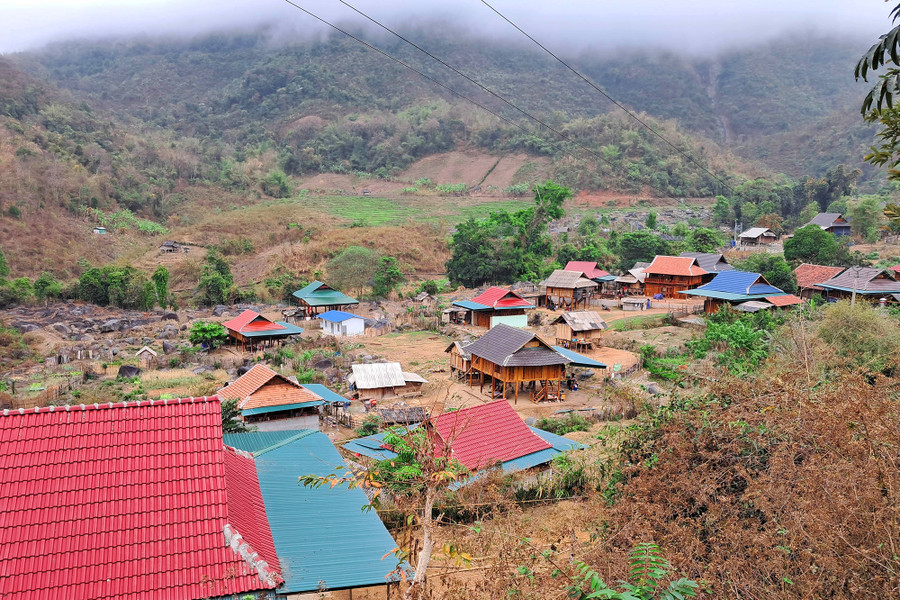 Bản Bình Sơn 2, xã Tà Cạ giàu có, trù phú hơn nhờ xuất khẩu lao động. Bản Bình Sơn 2, xã Tà Cạ giàu có, trù phú hơn nhờ xuất khẩu lao động.
