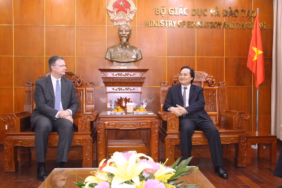 Bộ trưởng Phùng Xuân Nhạ tiếp ngài Daniel J. Kritenbrink - Đại sứ đặc mệnh toàn quyền Hoa Kỳ tại Việt Nam.