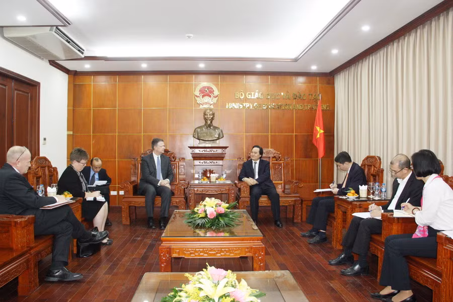 Quang cảnh buổi tiếp Đại sứ Hoa Kỳ tại Việt Nam của Bộ trưởng Phùng Xuân Nhạ