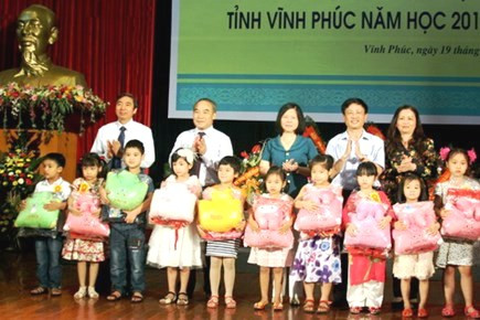 Những bông hoa học giỏi mừng sinh nhật Bác kính yêu