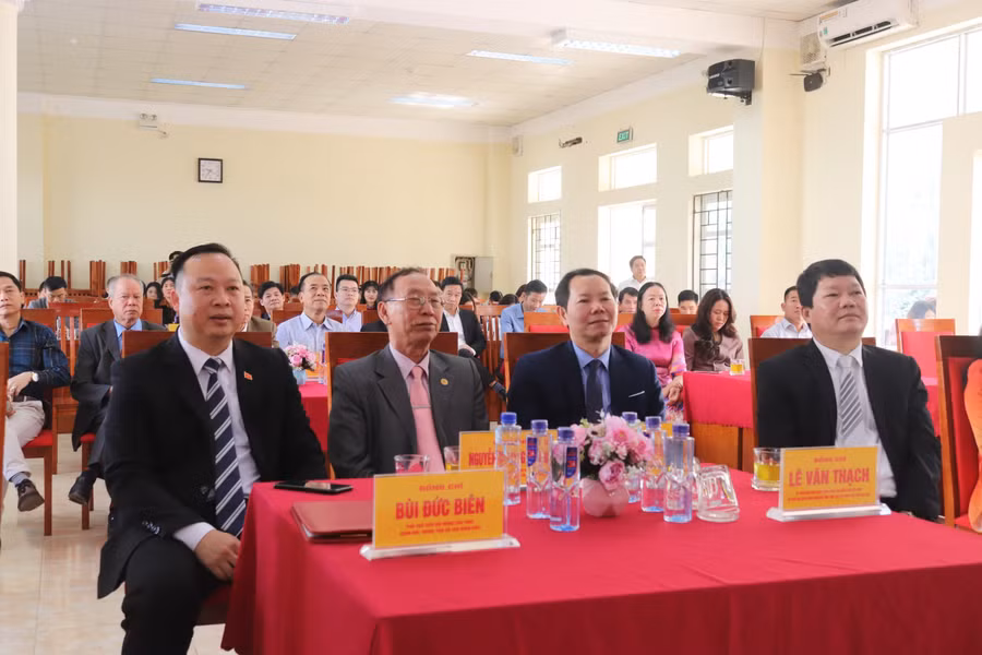 Các đại biểu tham dự lễ kỷ niệm.