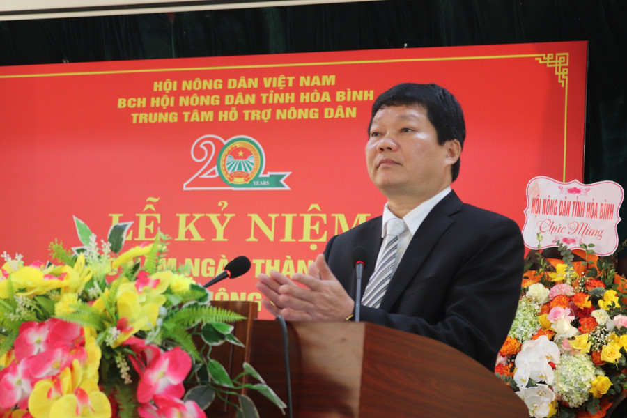 Ông Lê Văn Thạch phát biểu. Ông Lê Văn Thạch phát biểu.