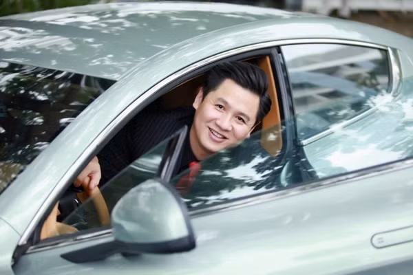 HOT: Lộ thêm hình ảnh cực hiếm về hôn phu đại gia của Phạm Hương