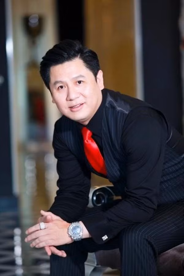 HOT: Lộ thêm hình ảnh cực hiếm về hôn phu đại gia của Phạm Hương