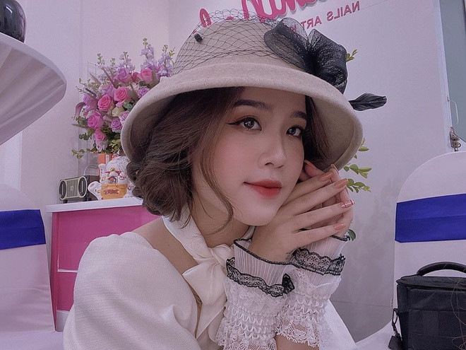 Bạn gái tin đồn của Quang Hải đến sân cổ vũ U23 Việt Nam ảnh 2 Ban gai tin don cua Quang Hai den san co vu U23 Viet Nam hinh anh 3 n.hmy0301_72215457_2576134162441771_2366937746100284696_n.jpg